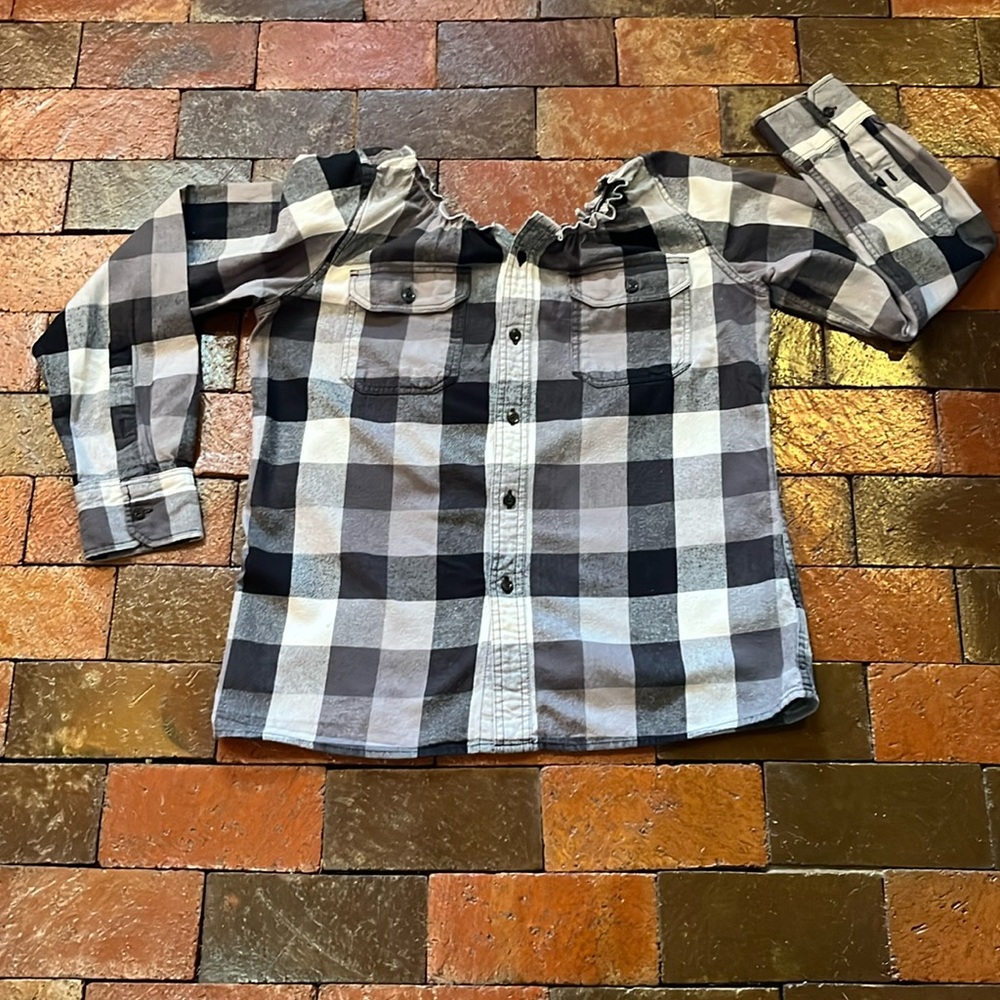 About Casual size Medium button-down shirt black gray white buffalo check 2382